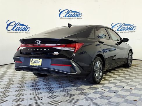 Used 2025 Hyundai Elantra Hybrid FWD image 6