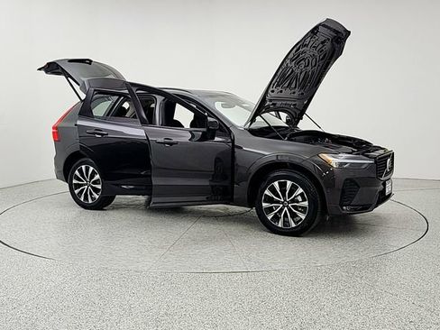 Used 2025 Volvo XC60 B5 Plus AWD/4WD image 10
