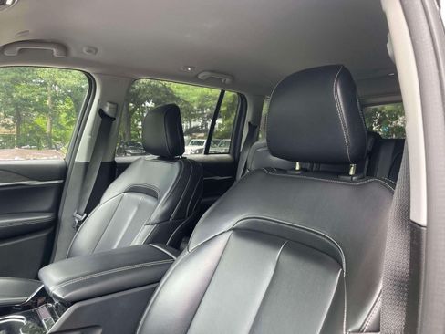 Used 2023 Jeep Grand Cherokee Limited w/ Black Appearance Package AWD/4WD image 19
