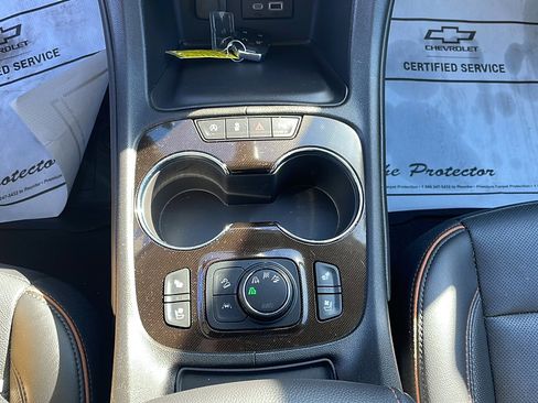 Used 2023 GMC Acadia AT4 w/ Technology Package image 12