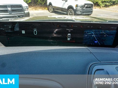 Used 2025 Ford Expedition Max Platinum AWD/4WD image 37