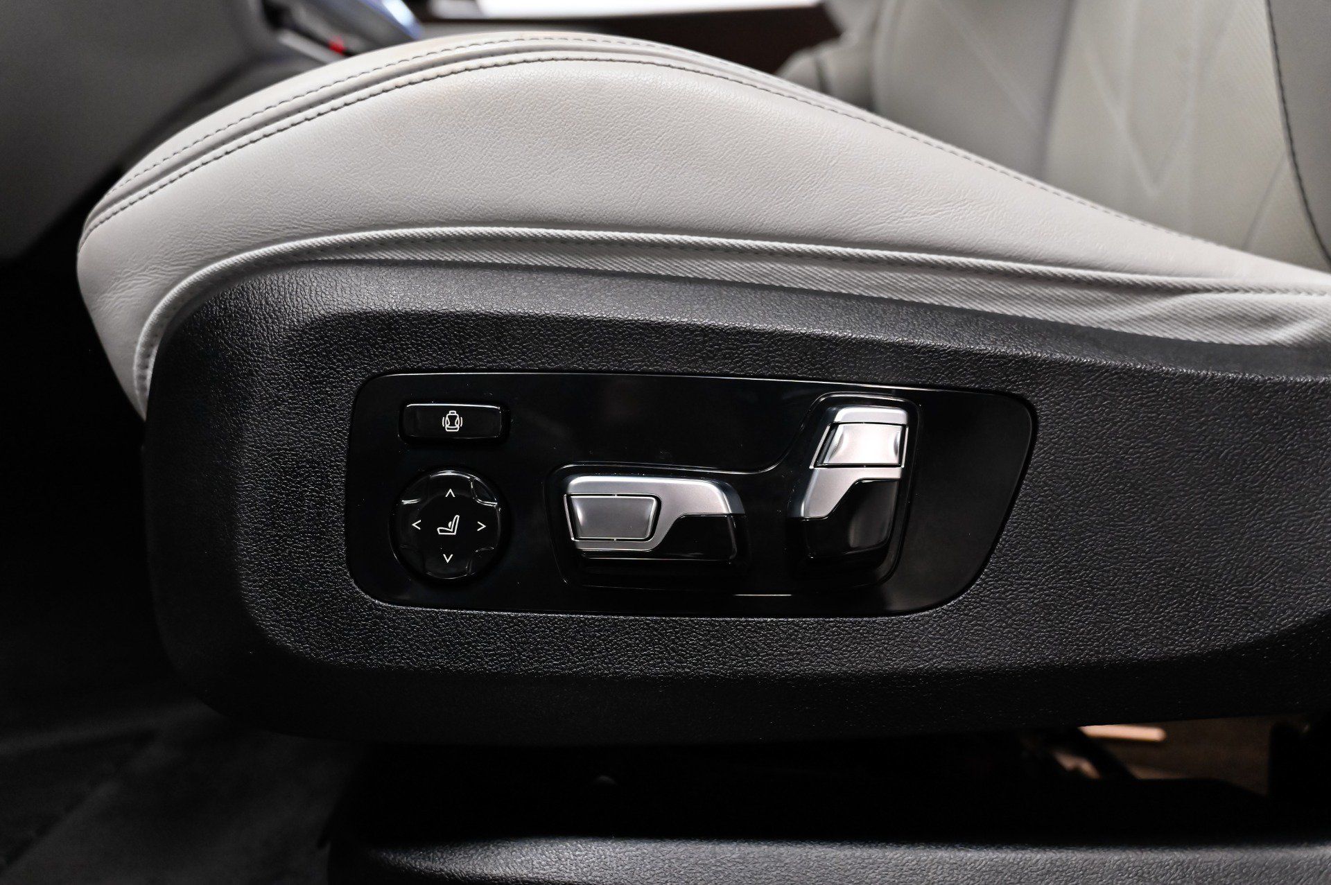 Used 2024 BMW XM AWD/4WD image 13