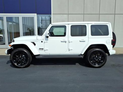 Used 2021 Jeep Wrangler Unlimited Sahara AWD/4WD image 3