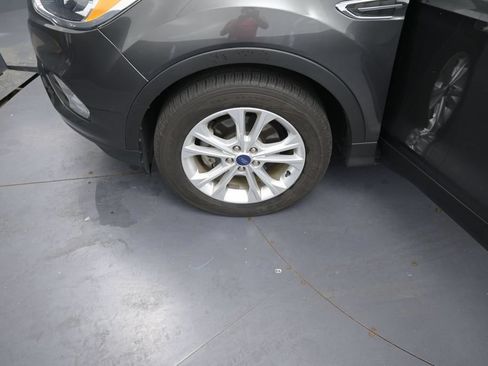 Used 2018 Ford Escape SE w/ SE Sync 3 Package FWD image 14
