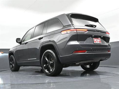Used 2024 Jeep Grand Cherokee Limited w/ Black Appearance Package AWD/4WD image 31
