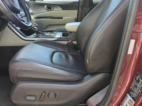 Used 2023 Kia Carnival LX FWD image 11