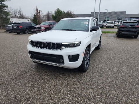 Used 2023 Jeep Grand Cherokee Overland w/ Luxury Tech Group IV image 3