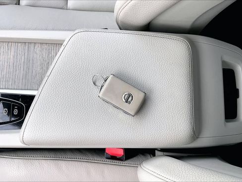 Used 2018 Volvo XC60 T8 Inscription w/ Advanced Package image 14