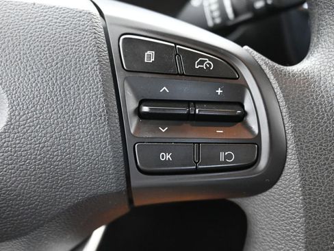 Certified 2025 Hyundai Venue SE image 27