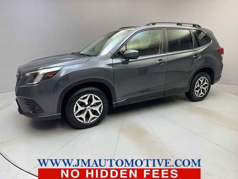 Used 2023 Subaru Forester Premium image 1