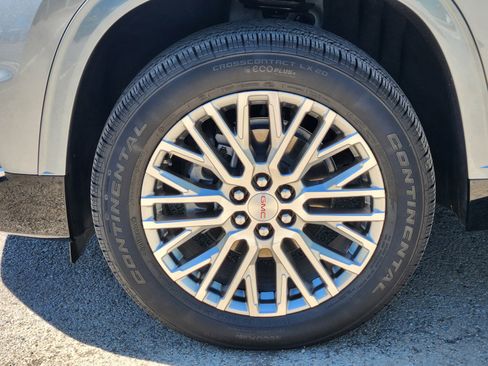 Used 2025 GMC Acadia Denali w/ LPO, Floor Liner Package FWD image 31