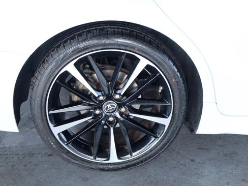 Used 2019 Toyota Camry XSE FWD image 5