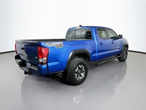 Used 2017 Toyota Tacoma TRD Off-Road w/ Premium & Technology Package AWD/4WD image 8