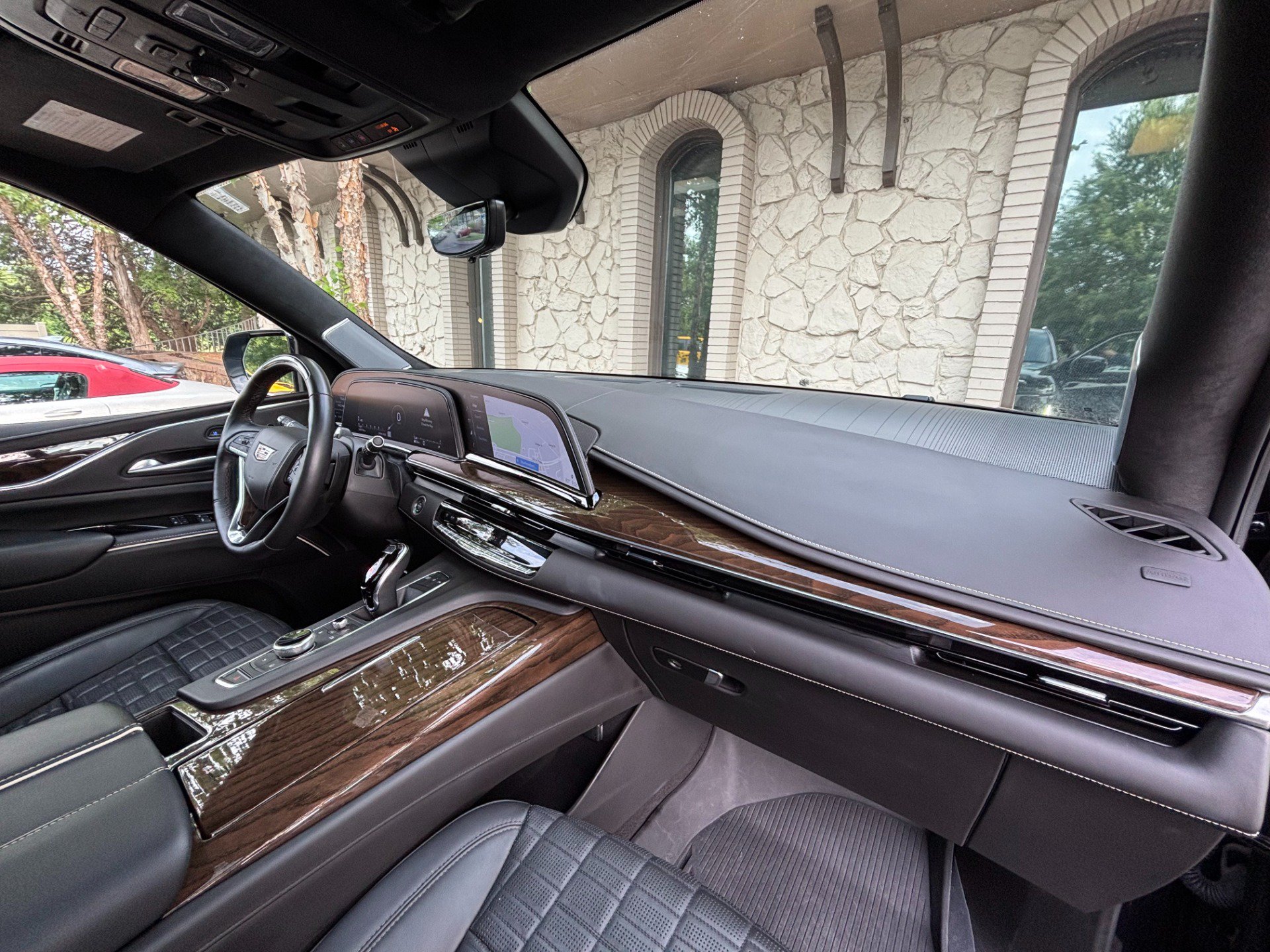 Used 2024 Cadillac Escalade Premium Luxury Platinum AWD/4WD image 37