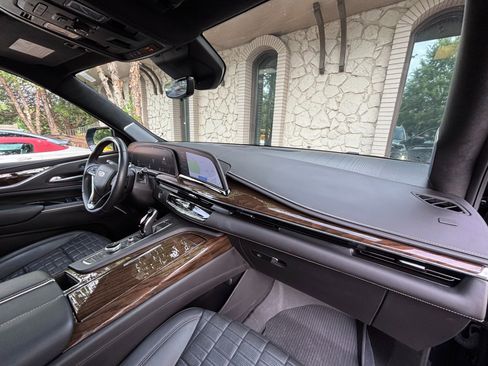 Used 2024 Cadillac Escalade Premium Luxury Platinum AWD/4WD image 37