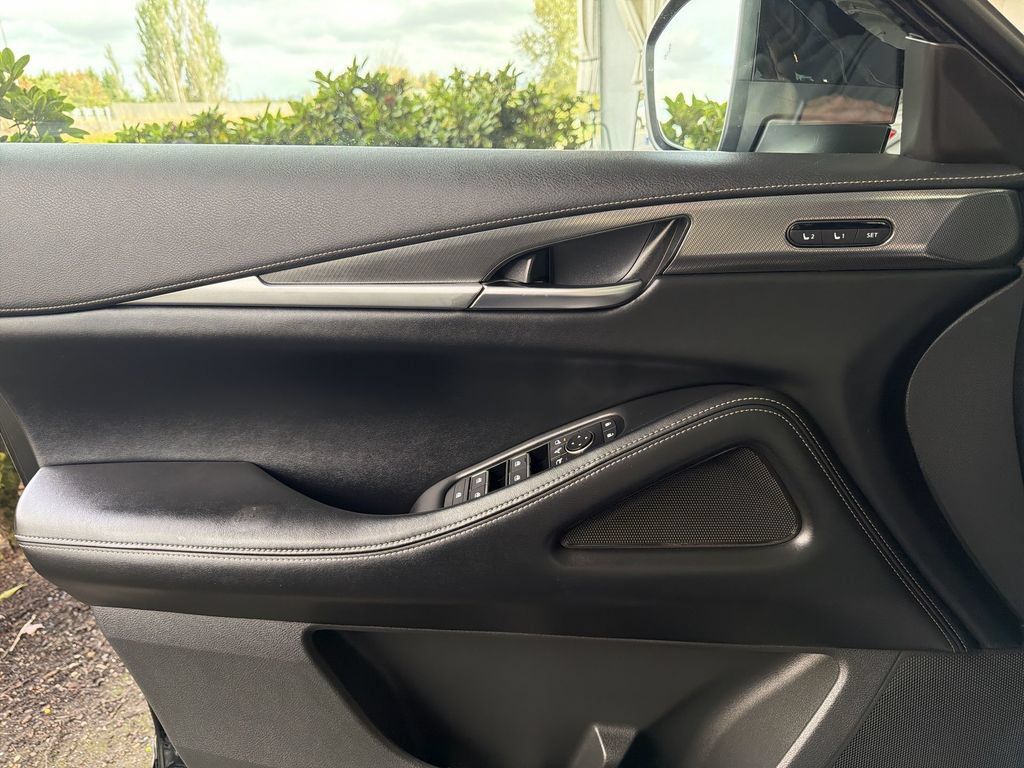 Used 2025 INFINITI QX60 Luxe AWD/4WD image 24