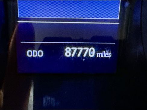 Used 2020 Toyota C-HR LE image 4