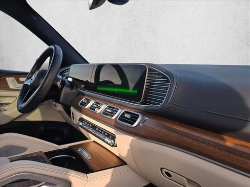 Certified 2025 Mercedes-Benz GLS 450 4MATIC image 21