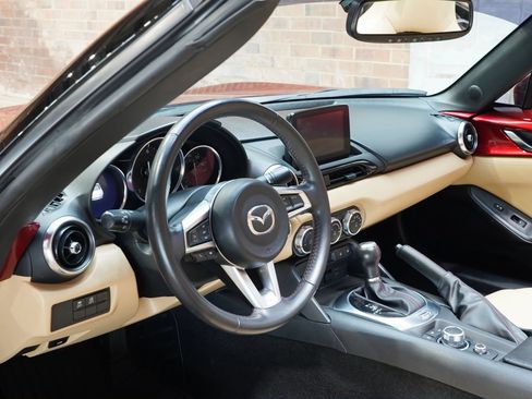 Used 2019 MAZDA MX-5 Miata Grand Touring RWD image 43