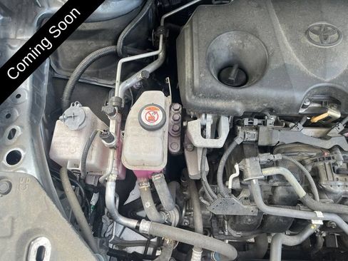 Used 2021 Toyota Highlander XLE AWD/4WD image 34