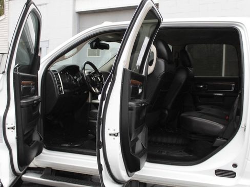 Used 2018 RAM 2500 Laramie w/ Snow Chief Group AWD/4WD image 24