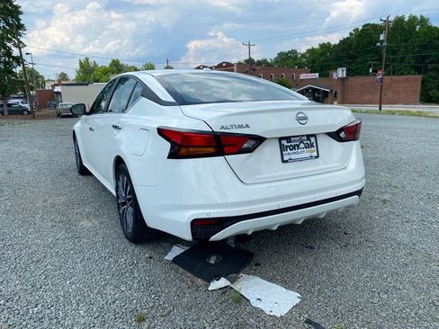 Used 2025 Nissan Altima 2.5 SV FWD image 5