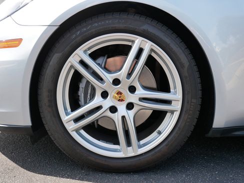 Used 2018 Porsche Panamera 4 image 15
