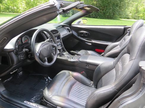 Used 2004 Chevrolet Corvette Convertible w/ Preferred Equipment Group image 5