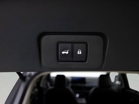 Used 2025 Nissan Rogue SL w/ SL Premium Package image 9