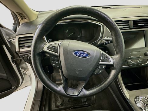 Used 2019 Ford Fusion SE image 18