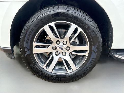 Used 2023 Ford Expedition Max XLT image 38