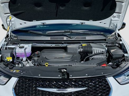 New 2026 Chrysler Pacifica Select image 30