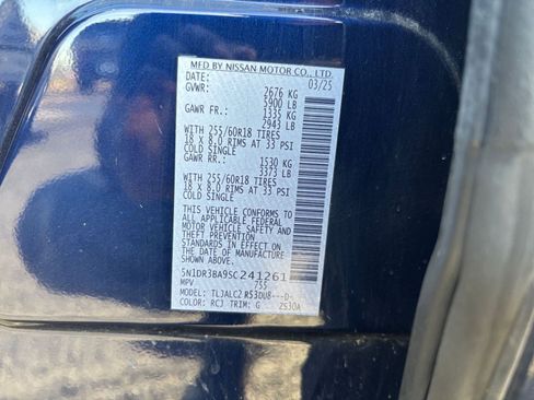 Used 2025 Nissan Pathfinder SV image 32