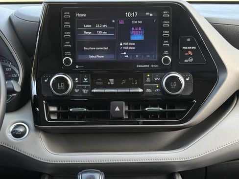 Used 2021 Toyota Highlander XLE FWD image 18
