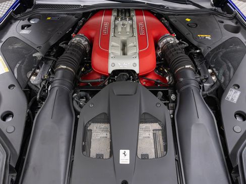 Used 2020 Ferrari 812 Superfast RWD image 52
