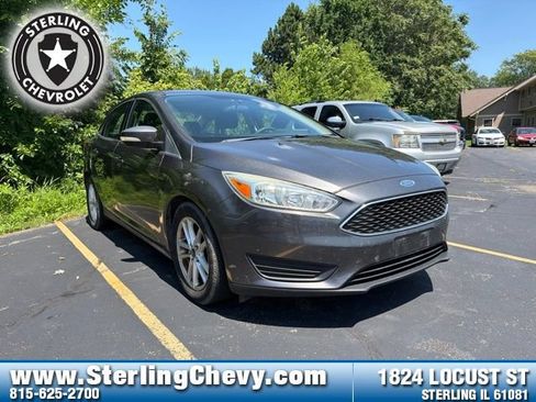 Used 2015 Ford Focus SE FWD image 1