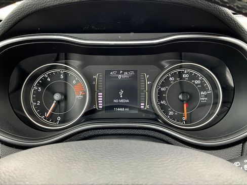 Used 2020 Jeep Cherokee Latitude w/ Cold Weather Group FWD image 13