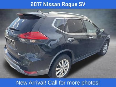 Used 2017 Nissan Rogue SV AWD/4WD image 2