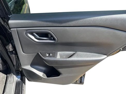 Used 2024 Nissan Rogue S FWD image 29