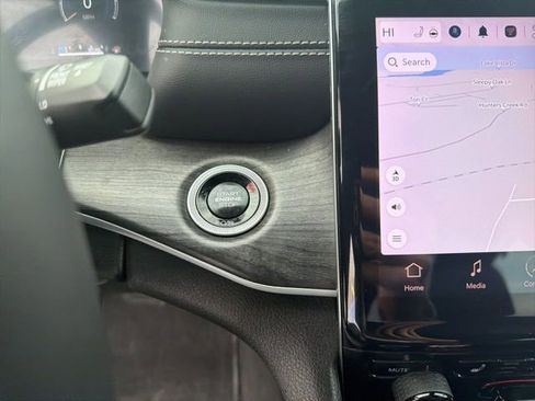 Used 2024 Jeep Grand Cherokee L Limited w/ Luxury Tech Group II image 27