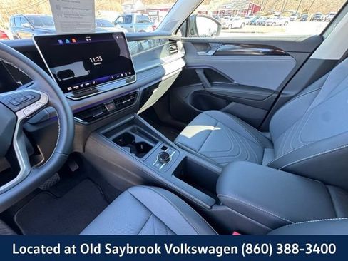 Certified 2025 Volkswagen Tiguan SE AWD/4WD image 31
