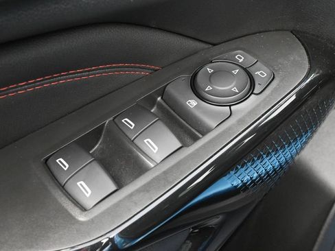 Used 2025 Chevrolet Trax RS FWD image 13
