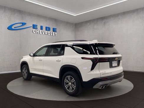 Used 2025 Chevrolet Traverse LT AWD/4WD image 12