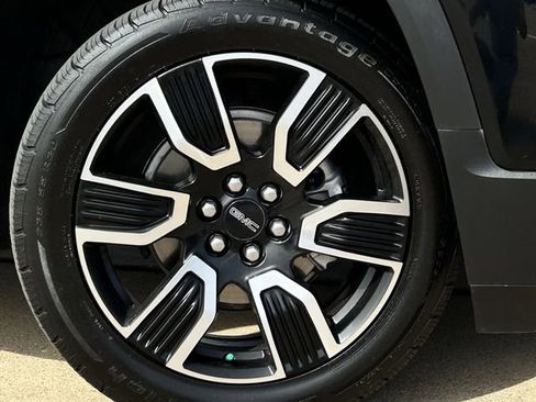 Used 2021 GMC Acadia SLT w/ Elevation Edition image 9