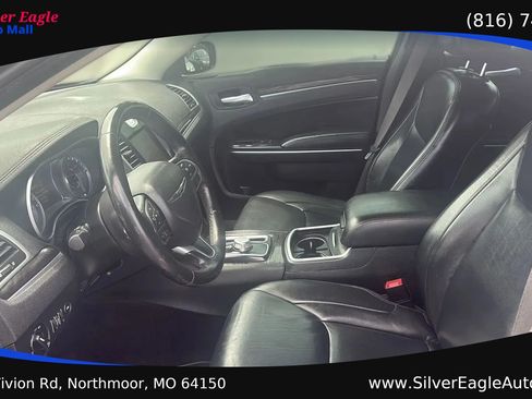 Used 2017 Chrysler 300 Limited w/ 300 Premium Group AWD/4WD image 9