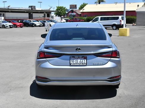 Used 2023 Lexus ES 300h w/ Premium Package FWD image 7