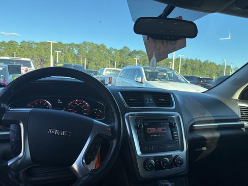 Used 2014 GMC Acadia SLE image 7