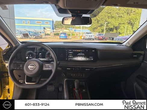 New 2025 Nissan Kicks SR image 19