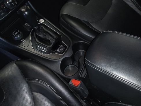 Used 2023 Jeep Cherokee Altitude Lux image 26