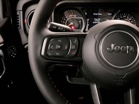 Used 2024 Jeep Wrangler Unlimited Rubicon w/ Convenience Group AWD/4WD image 18